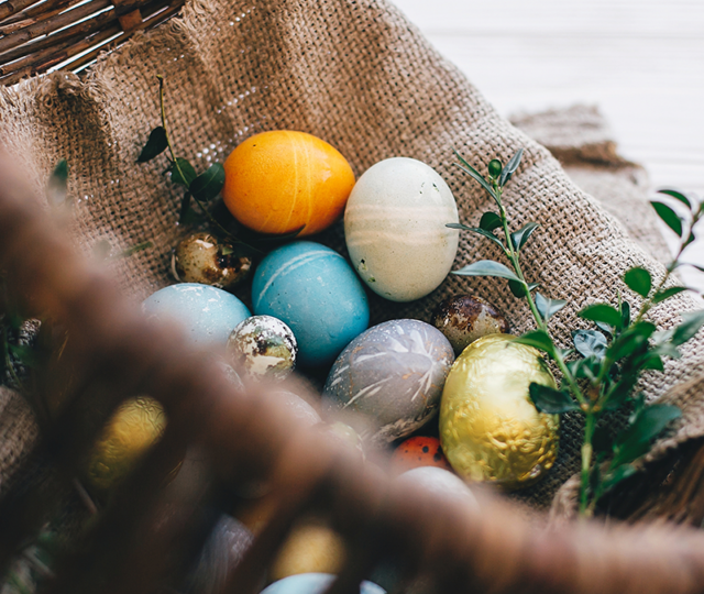 The image of painting eggs to be colourful for Easter is eternal: a tradition that can be traced back to paganism and Christianity