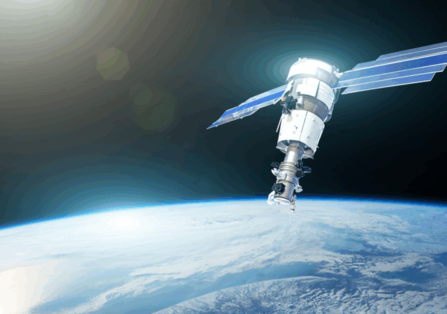 Globalstar announced the successful installation of Clifton-8, the first 6-meter tracking antenna dedicated to its upcoming C-3 mobile satellite system