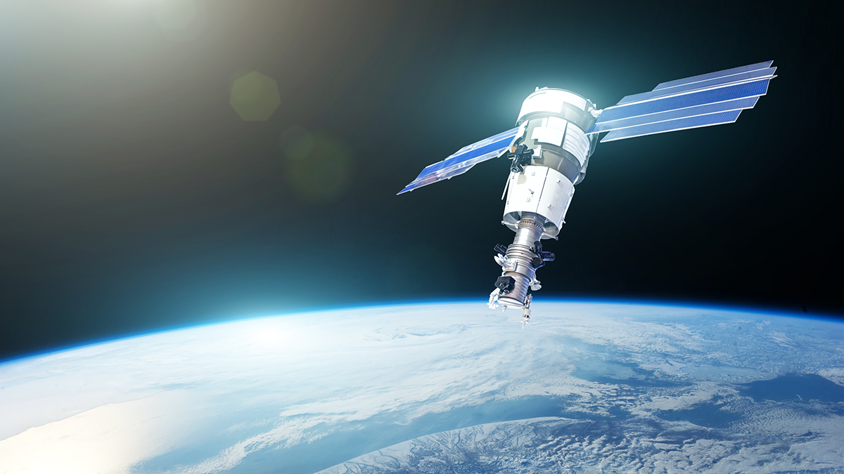 Globalstar announced the successful installation of Clifton-8, the first 6-meter tracking antenna dedicated to its upcoming C-3 mobile satellite system