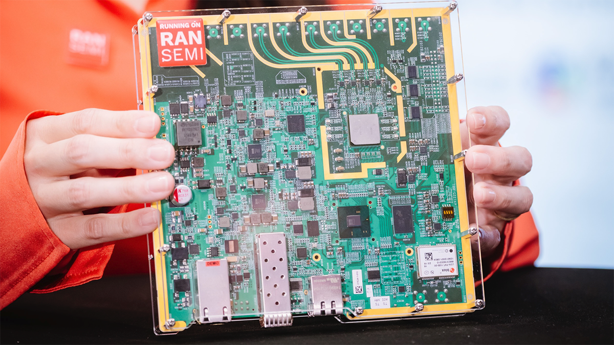 British wireless semiconductor company RANsemi announced the launch of RNS805-RU-BB, a fully integrated baseband board