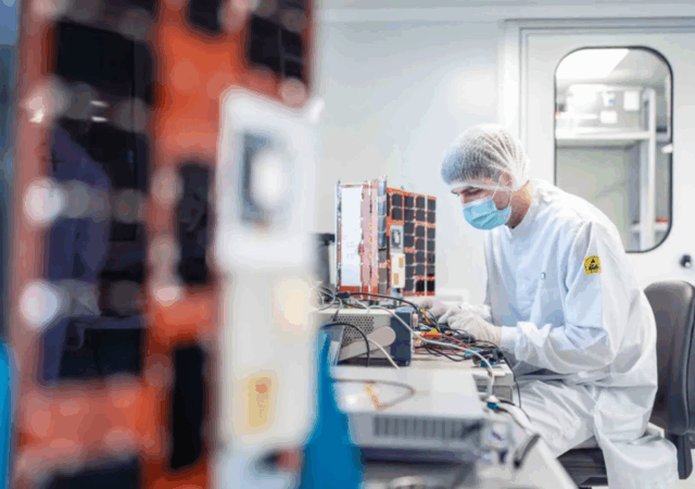 Sateliot has taken another step by entrusting the manufacture of its next five satellites to the Spanish firm Alén Space