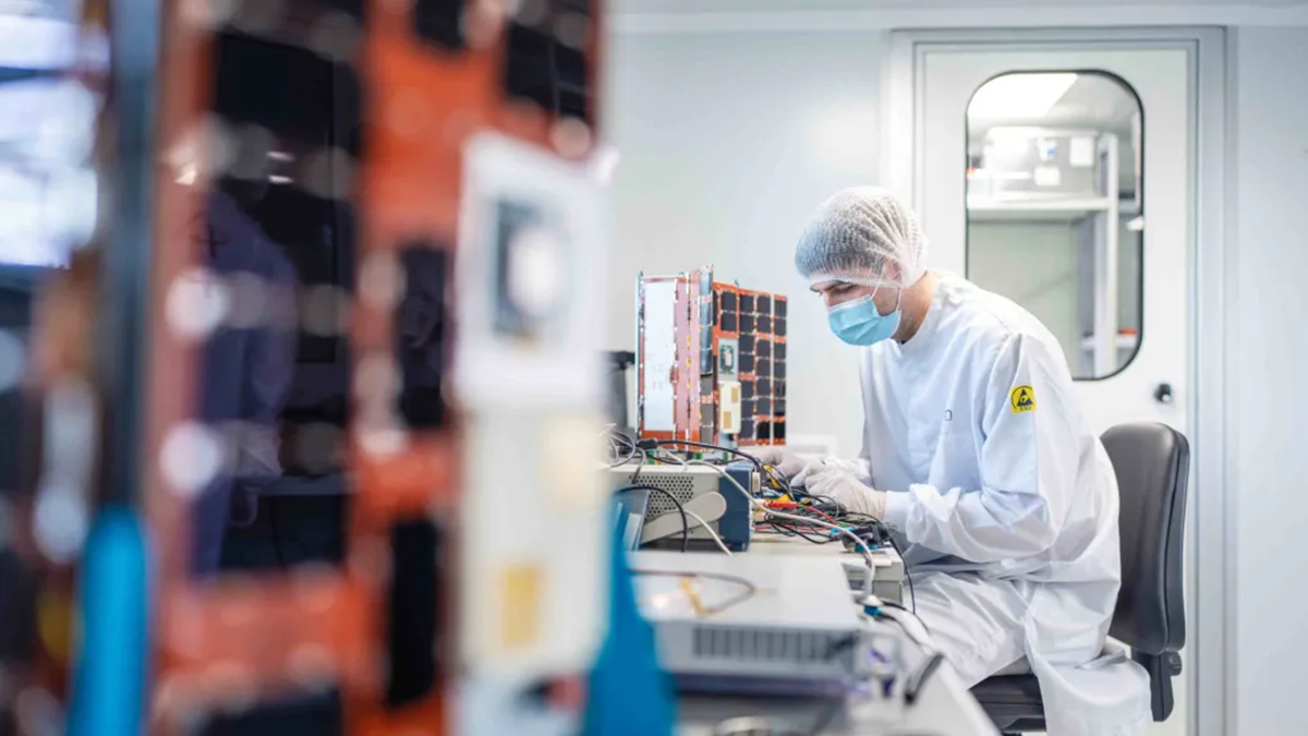Sateliot has taken another step by entrusting the manufacture of its next five satellites to the Spanish firm Alén Space