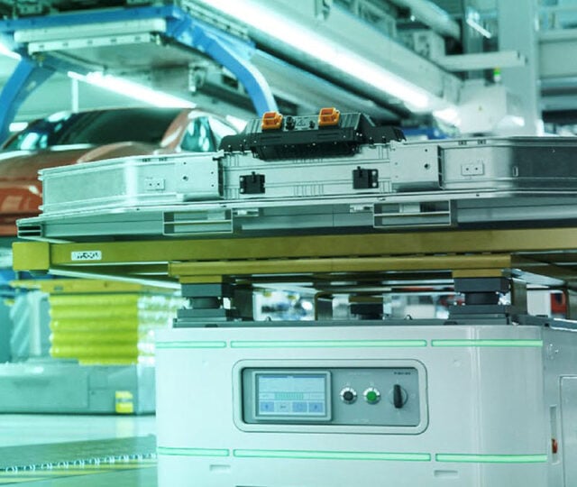 Using and testing wireless communications in automatic transport robots for manufacturing and logistics