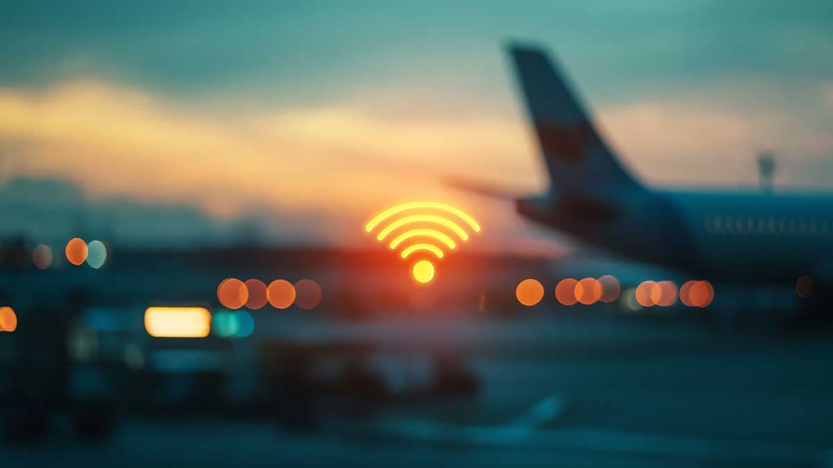 Experts are warning of “evil twin” attacks on public Wi-Fi systems, after a rogue network appeared on a Delta Air Lines flight.